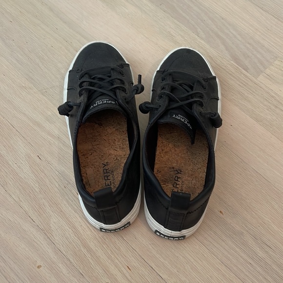 Women’s black sperry shoes - Picture 3 of 3